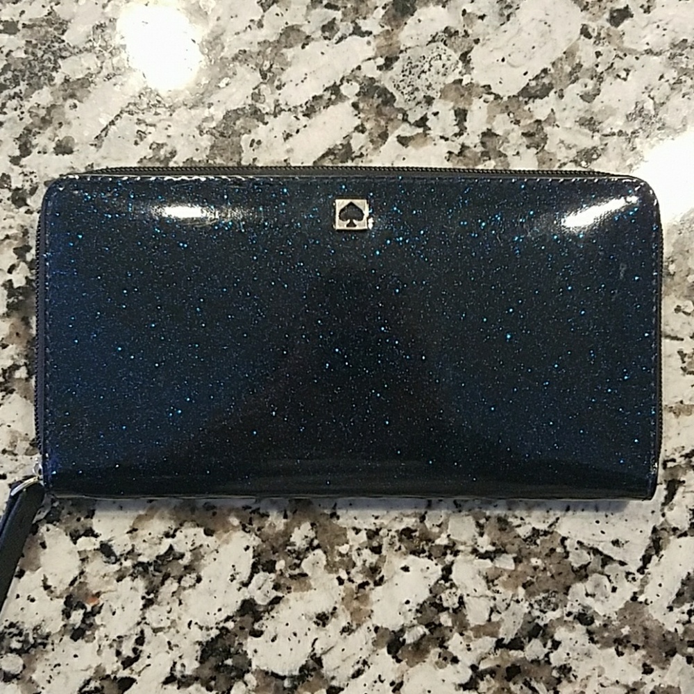 Gorg Navy Kate Spade Zip around wallet!